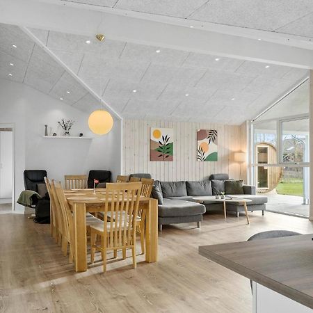 Beautiful Home In Tarm With Sauna Exteriér fotografie